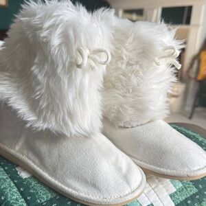 Gymboree White Faux Fur Boots